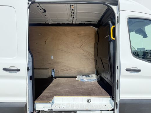 Ford E-Transit 68 kWh 184PK L2H2 316km WLTP 96,6% (SOH) Climate Control Cruise Control CarPlay Navigatie Parkeer... ActivLease financial lease