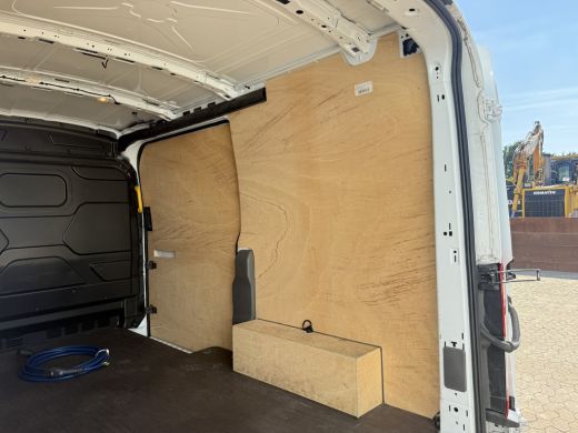 Ford E-Transit 68 kWh 184PK L2H2 316km WLTP 96,6% (SOH) Climate Control Cruise Control CarPlay Navigatie Parkeer... ActivLease financial lease