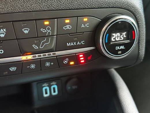 Ford Focus 1.0 Hybrid 125 PK ST Line X | STUUR, STOEL EN VOORRUITVERWARMING| KEYLESS ENTRY & START| CAMERA +... ActivLease financial lease