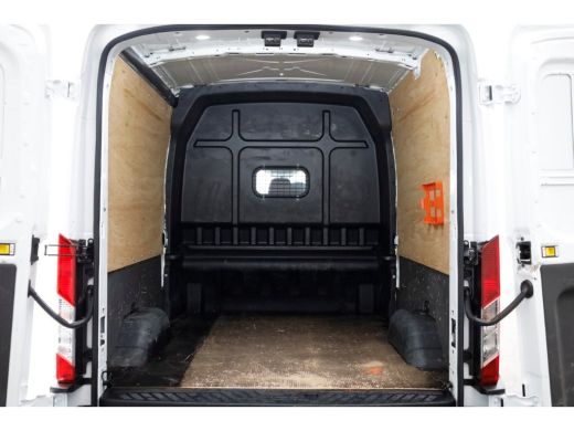 Ford Transit 2.0 TDCI 170pk RWD L3H2 Trend D.C. Airco/Cruise Control/Trekhaak 2900kg 10-2020 ActivLease financial lease