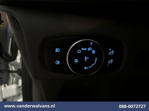 Ford Transit Custom 2.0 TDCI 130pk L2H1 Euro6 Airco | Camera | LED | Apple Carplay | Omvormer | 2800kg Trekhaak Cruis... ActivLease financial lease