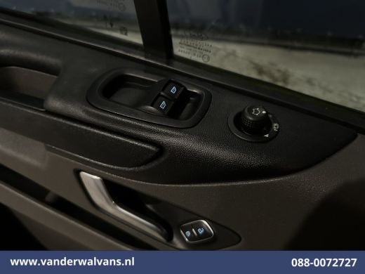 Ford Transit Custom 2.0 TDCI 130pk L2H1 Euro6 Airco | Camera | LED | Apple Carplay | Omvormer | 2800kg Trekhaak Cruis... ActivLease financial lease