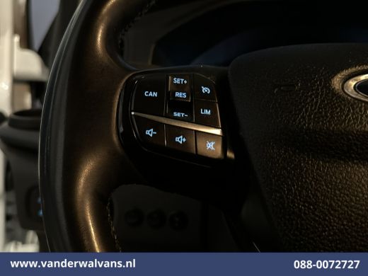 Ford Transit Custom 2.0 TDCI 130pk L2H1 Euro6 Airco | Camera | LED | Apple Carplay | Omvormer | 2800kg Trekhaak Cruis... ActivLease financial lease