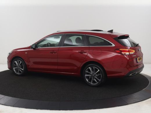 Hyundai i30 1.5 T-GDi MHEV Premium Sky | Stoel&Stuurverwarming | Panoramadak | Stoelkoeling | Camera | Adapti... ActivLease financial lease