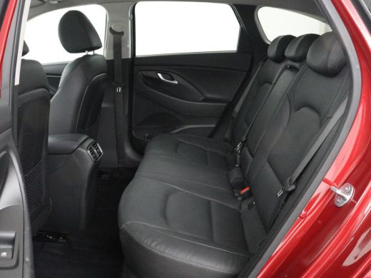 Hyundai i30 1.5 T-GDi MHEV Premium Sky | Stoel&Stuurverwarming | Panoramadak | Stoelkoeling | Camera | Adapti... ActivLease financial lease