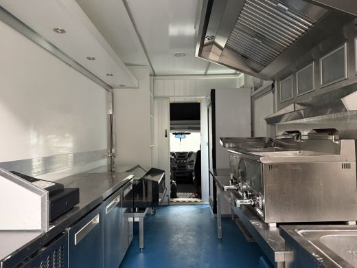Iveco Daily 35S14 2.3 410 | Foodtruck | Verkoopwagen | Patatkraam | Eventtruck | Snackwagen | Viskraam | Zijd... ActivLease financial lease