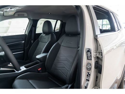 Jeep Avenger Summit 54 kWh | Camera | Apple Carplay & Android Auto | Climate Controle | Keyless | Parkeersenso... ActivLease financial lease