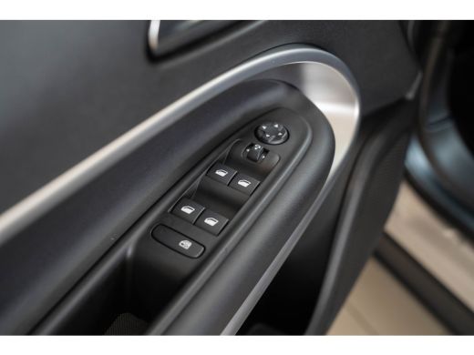 Jeep Avenger Summit 54 kWh | Camera | Apple Carplay & Android Auto | Climate Controle | Keyless | Parkeersenso... ActivLease financial lease