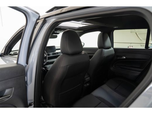 Jeep Avenger Summit 54 kWh | Tot 8 Jaar Garantie | Warmtepomp | Schuif-Kanteldak | Winter Pack | Camera | Navi... ActivLease financial lease