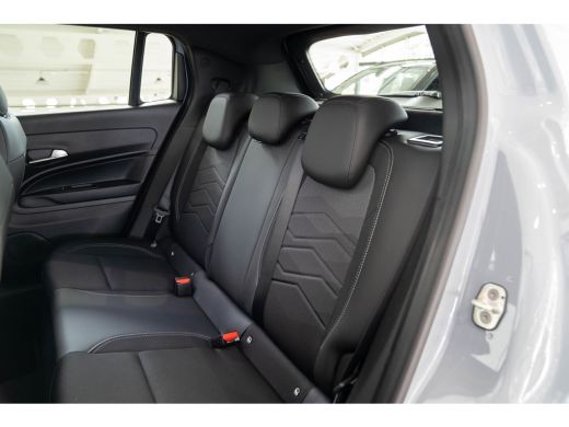 Jeep Avenger Summit 54 kWh | Tot 8 Jaar Garantie | Warmtepomp | Schuif-Kanteldak | Winter Pack | Camera | Navi... ActivLease financial lease