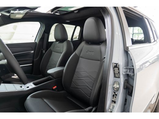 Jeep Avenger Summit 54 kWh | Tot 8 Jaar Garantie | Warmtepomp | Schuif-Kanteldak | Winter Pack | Camera | Navi... ActivLease financial lease