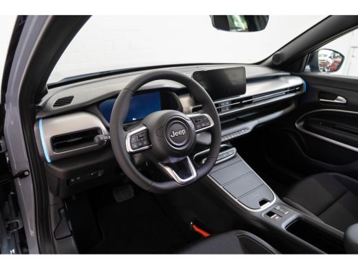 Jeep Avenger Summit 54 kWh | Tot 8 Jaar Garantie | Warmtepomp | Schuif-Kanteldak | Winter Pack | Camera | Navi... ActivLease financial lease
