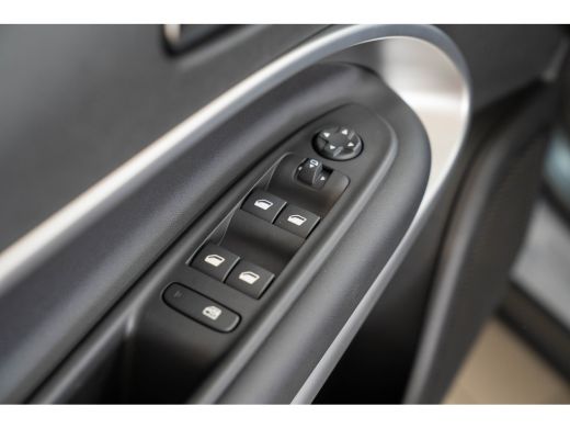 Jeep Avenger Summit 54 kWh | Tot 8 Jaar Garantie | Warmtepomp | Schuif-Kanteldak | Winter Pack | Camera | Navi... ActivLease financial lease