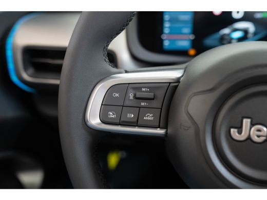 Jeep Avenger Summit 54 kWh | Tot 8 Jaar Garantie | Warmtepomp | Schuif-Kanteldak | Winter Pack | Camera | Navi... ActivLease financial lease