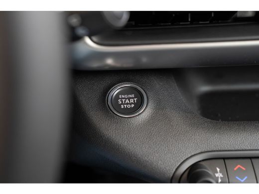 Jeep Avenger Summit 54 kWh | Tot 8 Jaar Garantie | Warmtepomp | Schuif-Kanteldak | Winter Pack | Camera | Navi... ActivLease financial lease