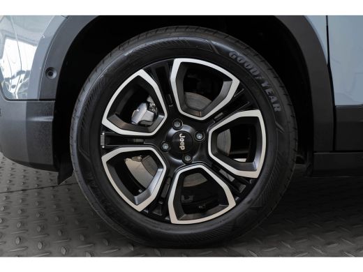 Jeep Avenger Summit 54 kWh | Tot 8 Jaar Garantie | Warmtepomp | Schuif-Kanteldak | Winter Pack | Camera | Navi... ActivLease financial lease