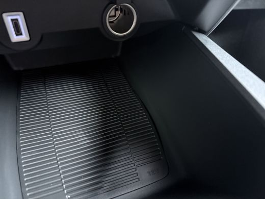 Lancia Ypsilon LX 54 kWh | 11 kW lader | Achteruitrijcamera | Airco (automatisch) ActivLease financial lease