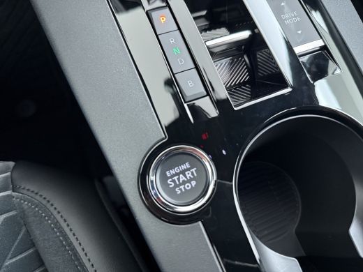Lancia Ypsilon LX 54 kWh | 11 kW lader | Achteruitrijcamera | Airco (automatisch) ActivLease financial lease