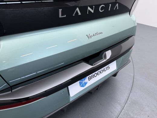 Lancia Ypsilon LX 54 kWh | 11 kW lader | Achteruitrijcamera | Airco (automatisch) ActivLease financial lease