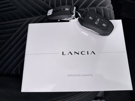 Lancia Ypsilon LX 54 kWh | 11 kW lader | Achteruitrijcamera | Airco (automatisch) ActivLease financial lease