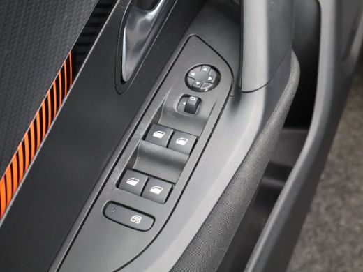 Peugeot 2008 1.2 PureTech Active Cruise Control | Parkeersensoren | Apple Carplay/Android Auto | Navigatie ActivLease financial lease