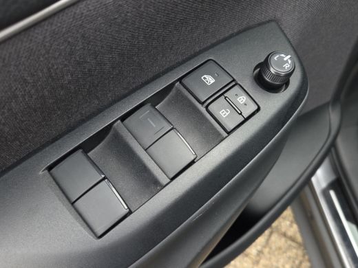 Toyota Yaris Cross 1.5 Hybrid 115 Dynamic Plus | Apple CarPlay | Parkeersensoren | Stoelverwarming | Rijklaar incl. ... ActivLease financial lease