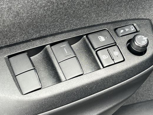 Toyota Yaris Cross 1.5 Hybrid Dynamic | Stoelverwarming | Parkeersensoren | Dode hoek waarschuwing | Carplay | ActivLease financial lease