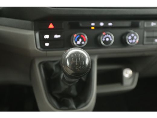 Volkswagen Crafter 30 2.0 TDI L3H2 140PK | Airco | 3 Zits | Carplay | Trekhaak ActivLease financial lease