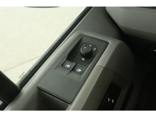 Volkswagen Crafter 30 2.0 TDI L3H2 140PK | Airco | 3 Zits | Carplay | Trekhaak ActivLease financial lease