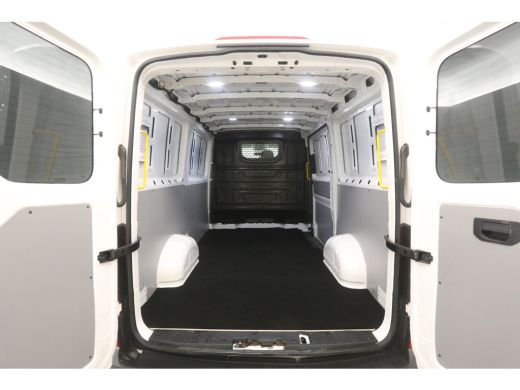 Volkswagen Crafter 30 2.0 TDI L3H2 140PK | Airco | 3 Zits | Carplay | Trekhaak ActivLease financial lease