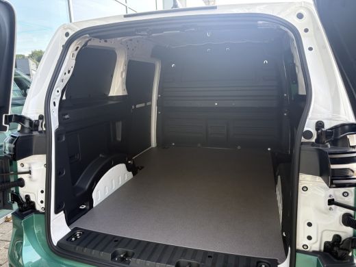 Volkswagen ID. Buzz Cargo Cargo Bulli Limited Edition 286PK | Trekhaak | App Connect | 3 Zits Achteruitrijcamera | App conn... ActivLease financial lease