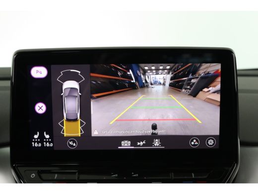 Volkswagen ID.4 First 77 kWh | Trekhaak | LED | SOH 95% | Sfeerverlichting | Camera | Navi | Clima | Stoelverwarm... ActivLease financial lease