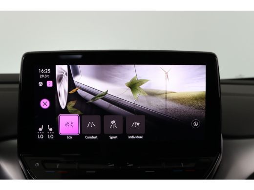 Volkswagen ID.4 First 77 kWh | Trekhaak | LED | SOH 95% | Sfeerverlichting | Camera | Navi | Clima | Stoelverwarm... ActivLease financial lease