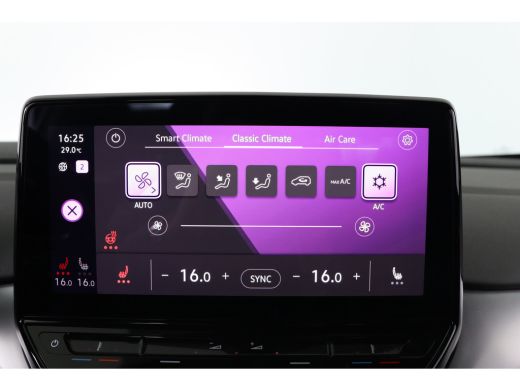Volkswagen ID.4 First 77 kWh | Trekhaak | LED | SOH 95% | Sfeerverlichting | Camera | Navi | Clima | Stoelverwarm... ActivLease financial lease