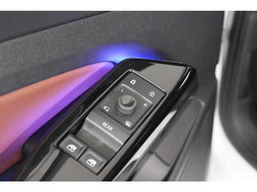 Volkswagen ID.4 First 77 kWh | Trekhaak | LED | SOH 95% | Sfeerverlichting | Camera | Navi | Clima | Stoelverwarm... ActivLease financial lease