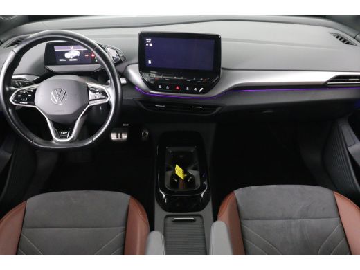 Volkswagen ID.4 First 77 kWh | Trekhaak | LED | SOH 95% | Sfeerverlichting | Camera | Navi | Clima | Stoelverwarm... ActivLease financial lease