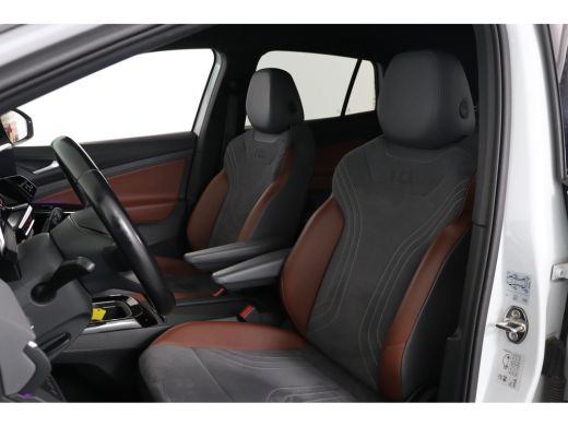 Volkswagen ID.4 First 77 kWh | Trekhaak | LED | SOH 95% | Sfeerverlichting | Camera | Navi | Clima | Stoelverwarm... ActivLease financial lease