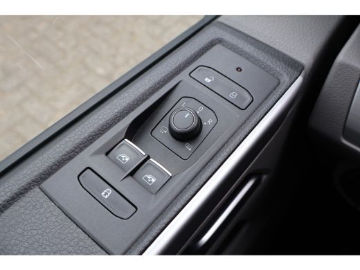 Volkswagen Transporter 2.0 TDI 150pk L2 H1 DC Bulli Automaat ActivLease financial lease