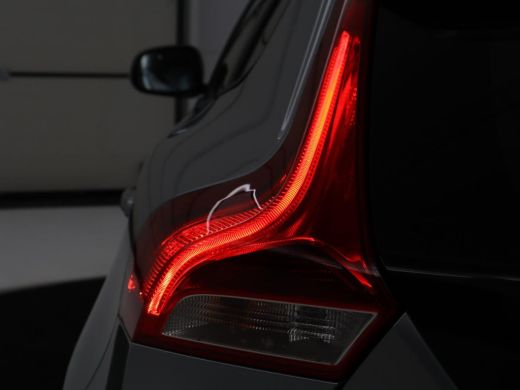 Volvo  V40 Cross Country 1.5 T3 Edition+ | Trekhaak | Stoelverwarming | Navigatie | Climate control | Blueto... ActivLease financial lease