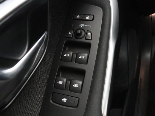 Volvo  V40 Cross Country 1.5 T3 Edition+ | Trekhaak | Stoelverwarming | Navigatie | Climate control | Blueto... ActivLease financial lease