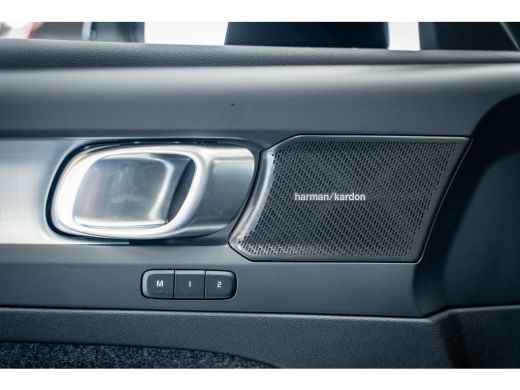 Volvo  XC40 B4 197PK Plus Black Edition | Panoramadak | 20" | Privacy glas | Power seats | HK ActivLease financial lease