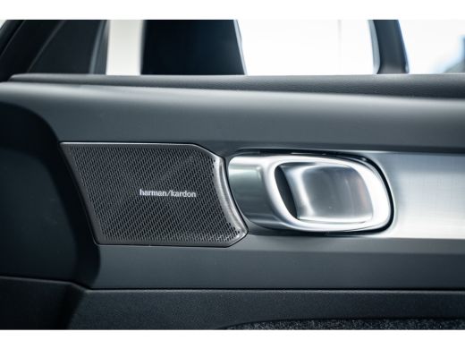Volvo  XC40 B4 197PK Plus Black Edition | Panoramadak | 20" | Privacy glas | Power seats | HK ActivLease financial lease