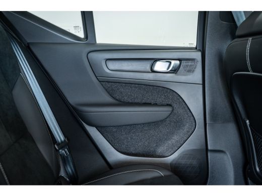 Volvo  XC40 B4 197PK Plus Black Edition | Panoramadak | 20" | Privacy glas | Power seats | HK ActivLease financial lease
