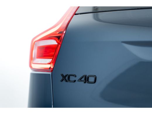 Volvo  XC40 B4 197PK Plus Black Edition | Panoramadak | 20" | Privacy glas | Power seats | HK ActivLease financial lease