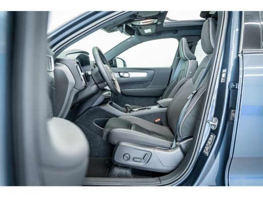 Volvo  XC40 B4 197PK Plus Black Edition | Panoramadak | 20" | Privacy glas | Power seats | HK ActivLease financial lease