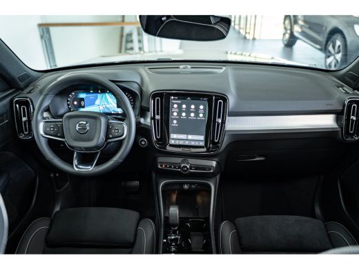 Volvo  XC40 B4 197PK Plus Black Edition | Panoramadak | 20" | Privacy glas | Power seats | HK ActivLease financial lease