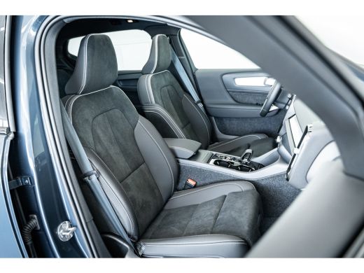 Volvo  XC40 B4 197PK Plus Black Edition | Panoramadak | 20" | Privacy glas | Power seats | HK ActivLease financial lease