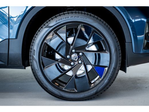 Volvo  XC40 B4 197PK Plus Black Edition | Panoramadak | 20" | Privacy glas | Power seats | HK ActivLease financial lease