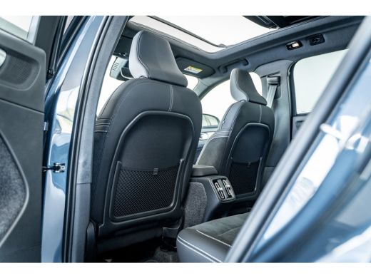 Volvo  XC40 B4 197PK Plus Black Edition | Panoramadak | 20" | Privacy glas | Power seats | HK ActivLease financial lease