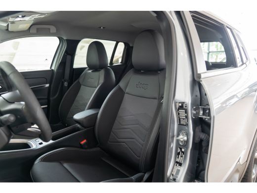 Jeep Avenger Summit 54 kWh | Camera | Climate Controle | Apple Carplay & Android Auto | Keyless | Parkeersenso... ActivLease financial lease